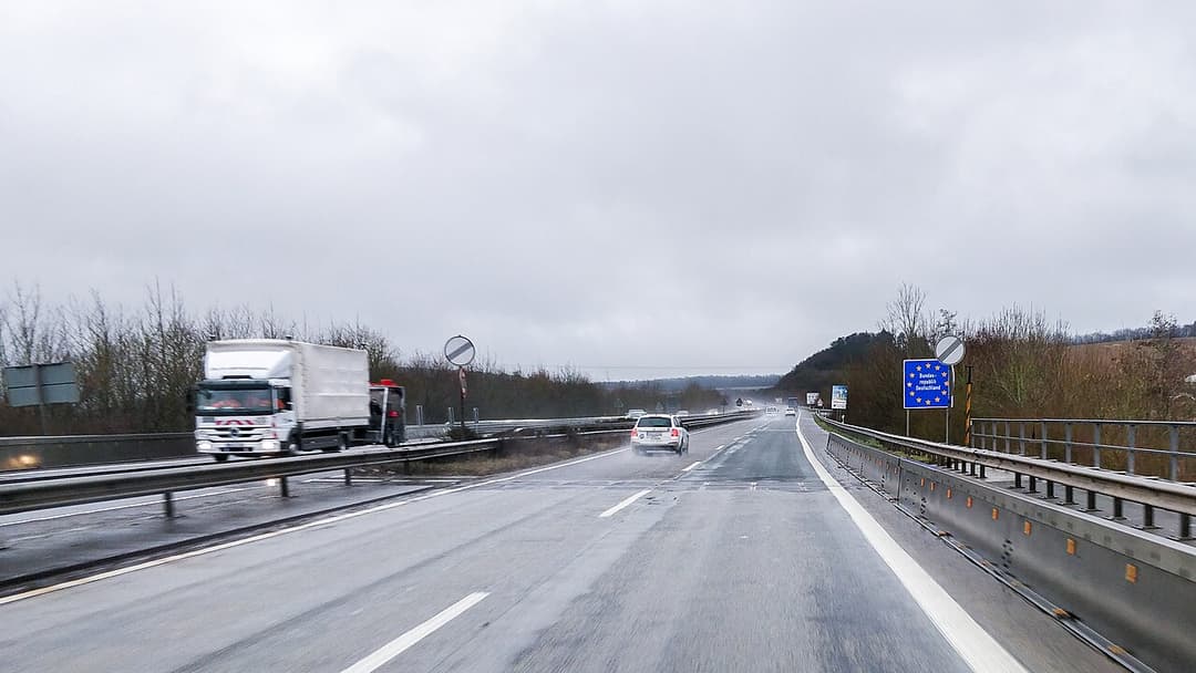 Grenze zu Deutschland auf der Sauertalbrücke