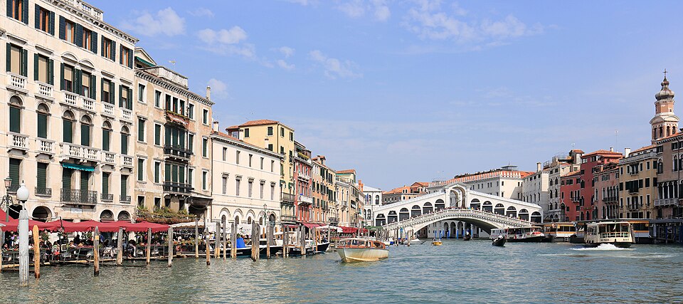 Panorama of Canal Grande and Ponte di Rialto, Venice - September 2017, italien
