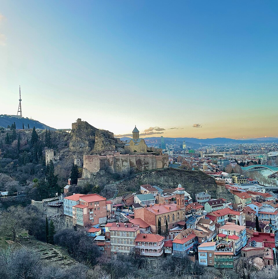 Fortress and Old Town of Tbilisi at dusk, Tbilisi, Georgia, Georgien