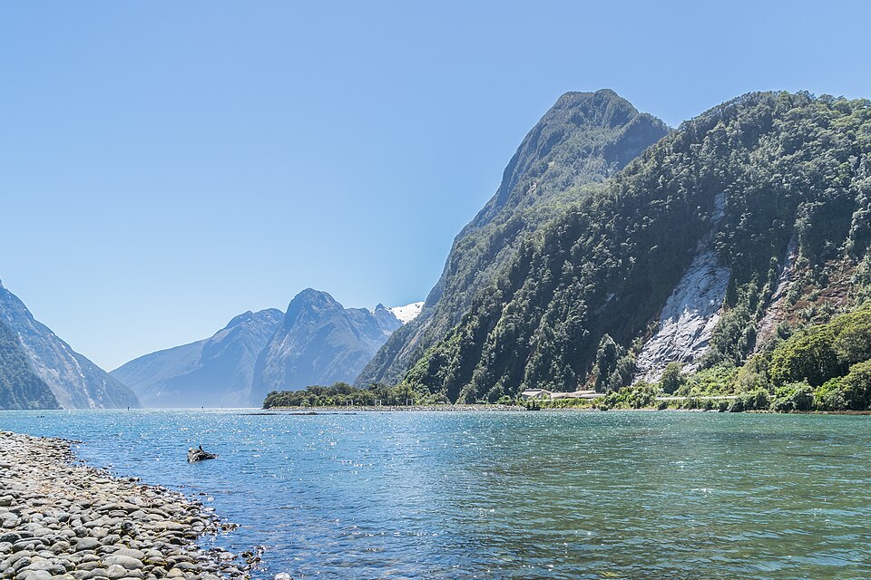 Milford Sound in Fiordland National Park 01, Neuseeland