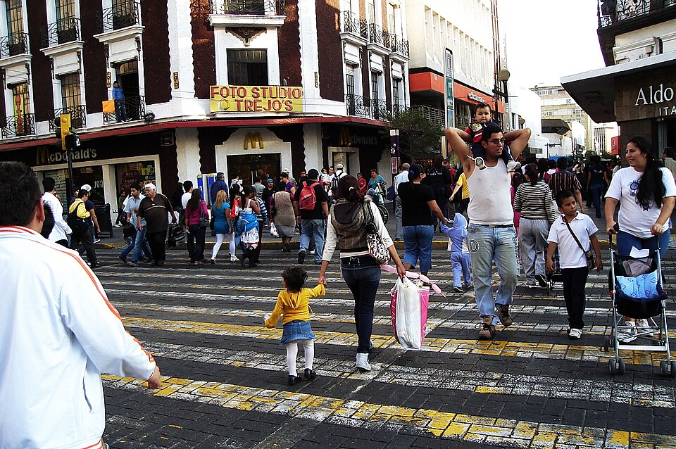 Guadalajara Jalisco street corner crossing, 2006, Mexiko